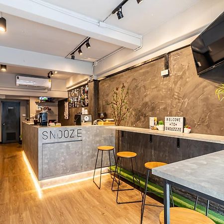 Snoozzze Hostel ใกล้รถไฟฟ้า ย่านบางรัก (Adults Only) Bangkok Dış mekan fotoğraf