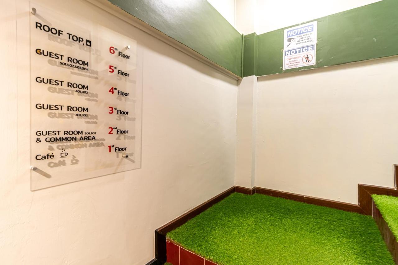 Snoozzze Hostel ใกล้รถไฟฟ้า ย่านบางรัก (Adults Only) Bangkok Dış mekan fotoğraf