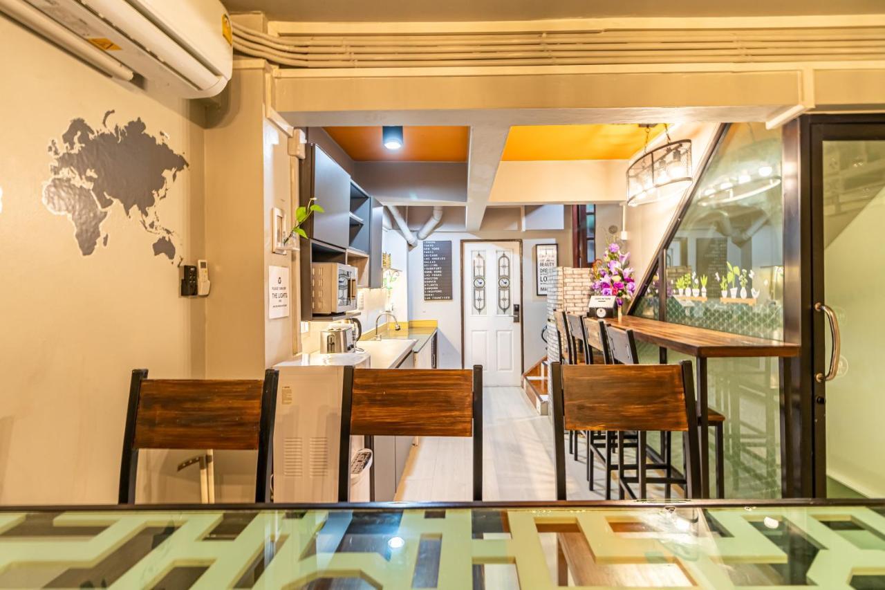 Snoozzze Hostel ใกล้รถไฟฟ้า ย่านบางรัก (Adults Only) Bangkok Dış mekan fotoğraf