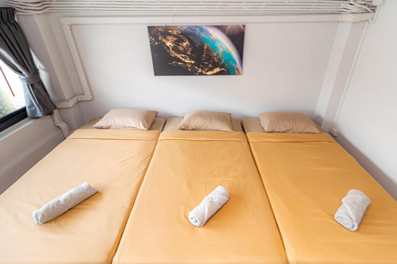 Snoozzze Hostel ใกล้รถไฟฟ้า ย่านบางรัก (Adults Only) Bangkok Dış mekan fotoğraf