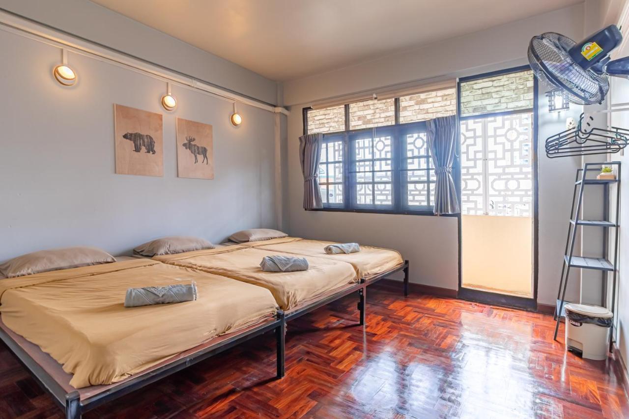 Snoozzze Hostel ใกล้รถไฟฟ้า ย่านบางรัก (Adults Only) Bangkok Dış mekan fotoğraf