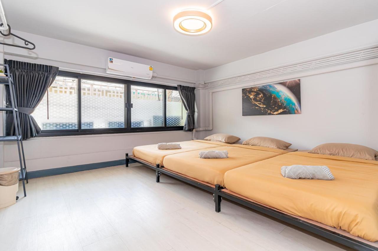 Snoozzze Hostel ใกล้รถไฟฟ้า ย่านบางรัก (Adults Only) Bangkok Dış mekan fotoğraf
