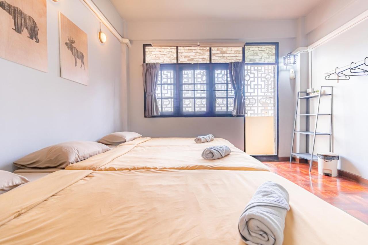 Snoozzze Hostel ใกล้รถไฟฟ้า ย่านบางรัก (Adults Only) Bangkok Dış mekan fotoğraf