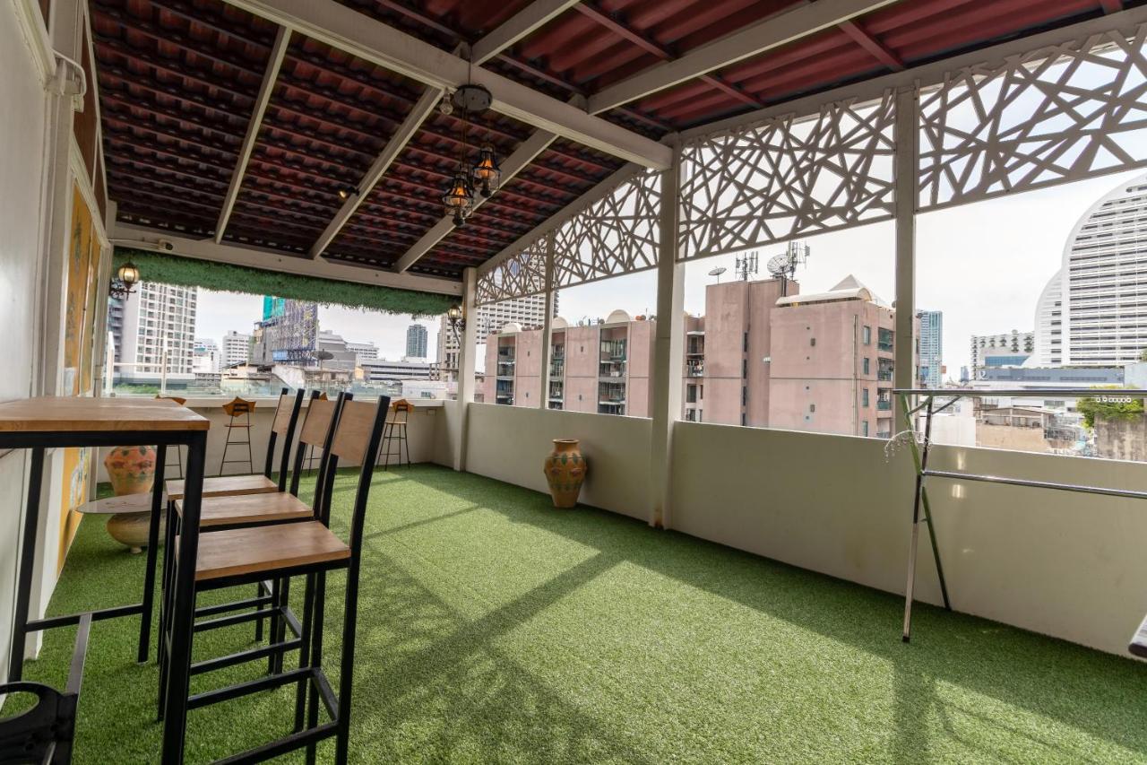 Snoozzze Hostel ใกล้รถไฟฟ้า ย่านบางรัก (Adults Only) Bangkok Dış mekan fotoğraf
