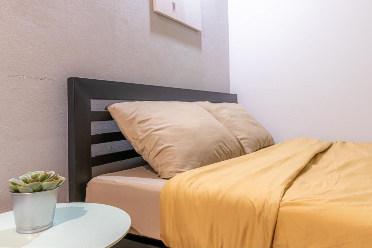 Snoozzze Hostel ใกล้รถไฟฟ้า ย่านบางรัก (Adults Only) Bangkok Dış mekan fotoğraf