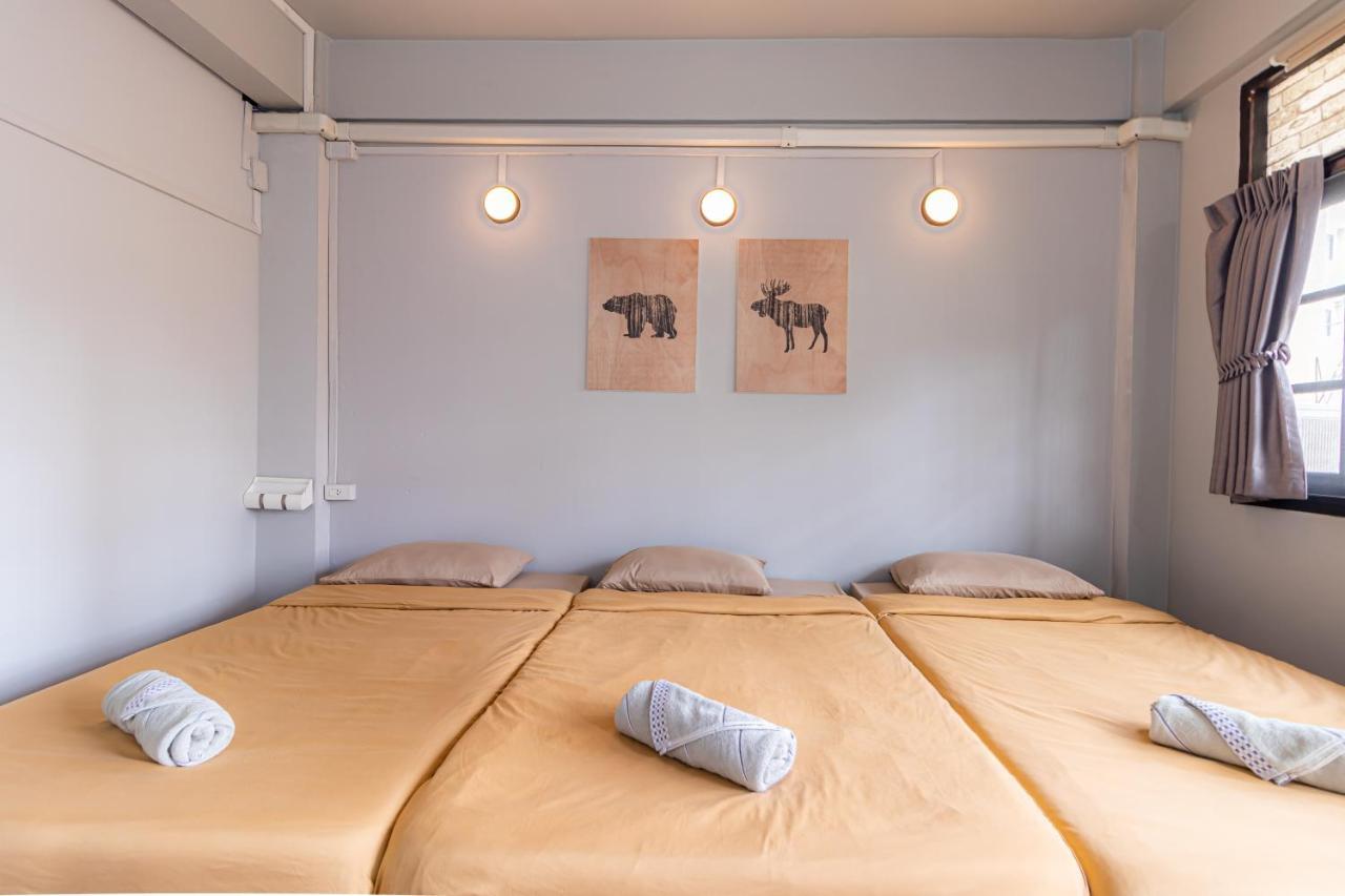 Snoozzze Hostel ใกล้รถไฟฟ้า ย่านบางรัก (Adults Only) Bangkok Dış mekan fotoğraf