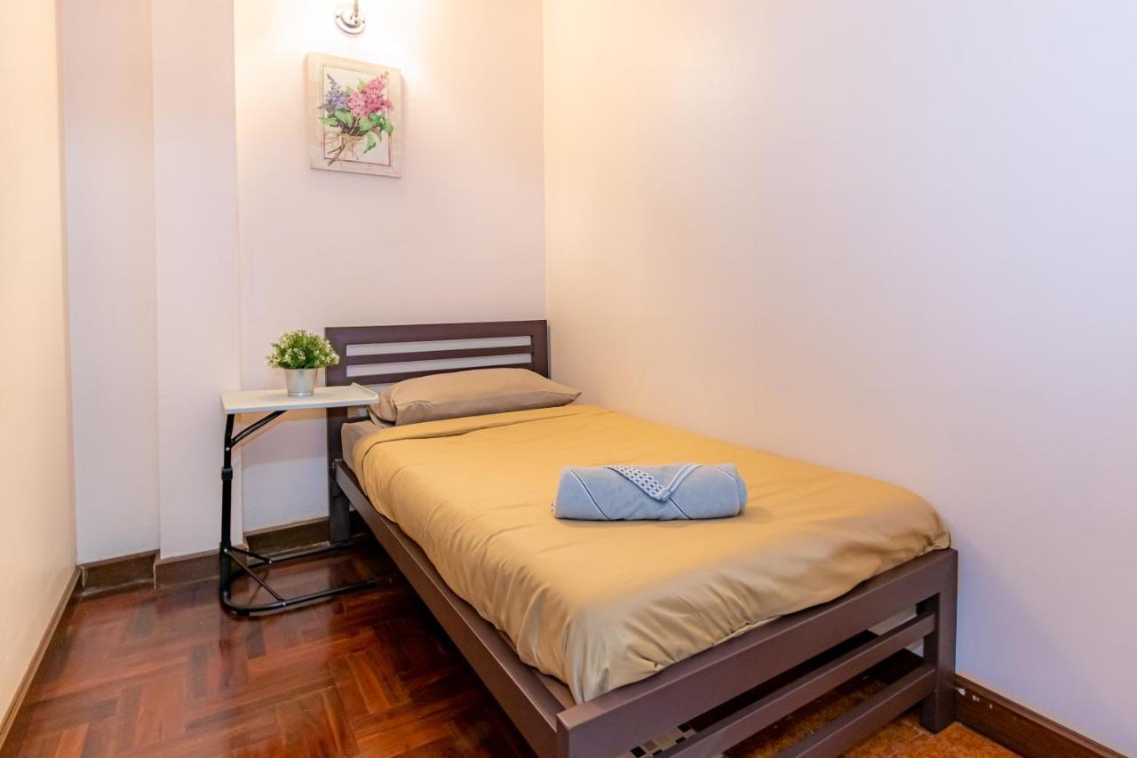 Snoozzze Hostel ใกล้รถไฟฟ้า ย่านบางรัก (Adults Only) Bangkok Dış mekan fotoğraf