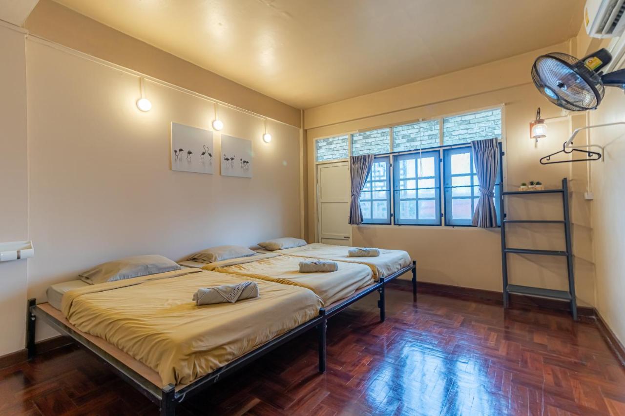 Snoozzze Hostel ใกล้รถไฟฟ้า ย่านบางรัก (Adults Only) Bangkok Dış mekan fotoğraf