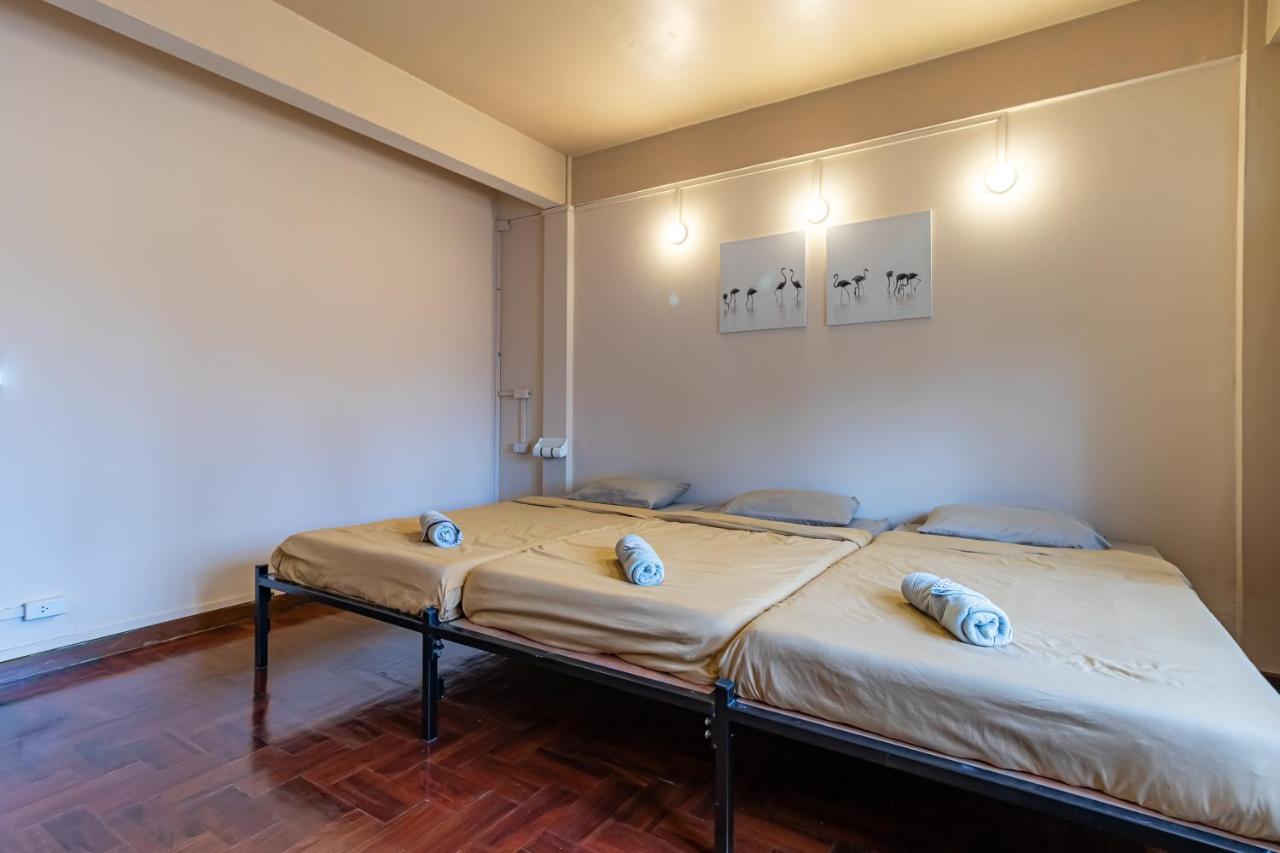 Snoozzze Hostel ใกล้รถไฟฟ้า ย่านบางรัก (Adults Only) Bangkok Dış mekan fotoğraf