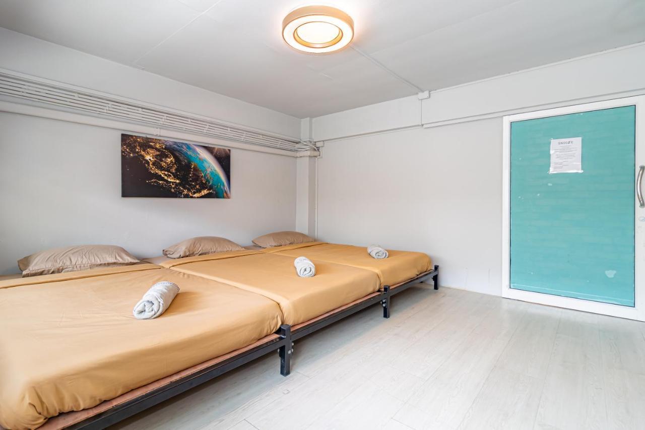 Snoozzze Hostel ใกล้รถไฟฟ้า ย่านบางรัก (Adults Only) Bangkok Dış mekan fotoğraf