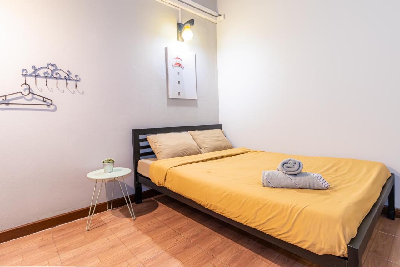 Snoozzze Hostel ใกล้รถไฟฟ้า ย่านบางรัก (Adults Only) Bangkok Dış mekan fotoğraf