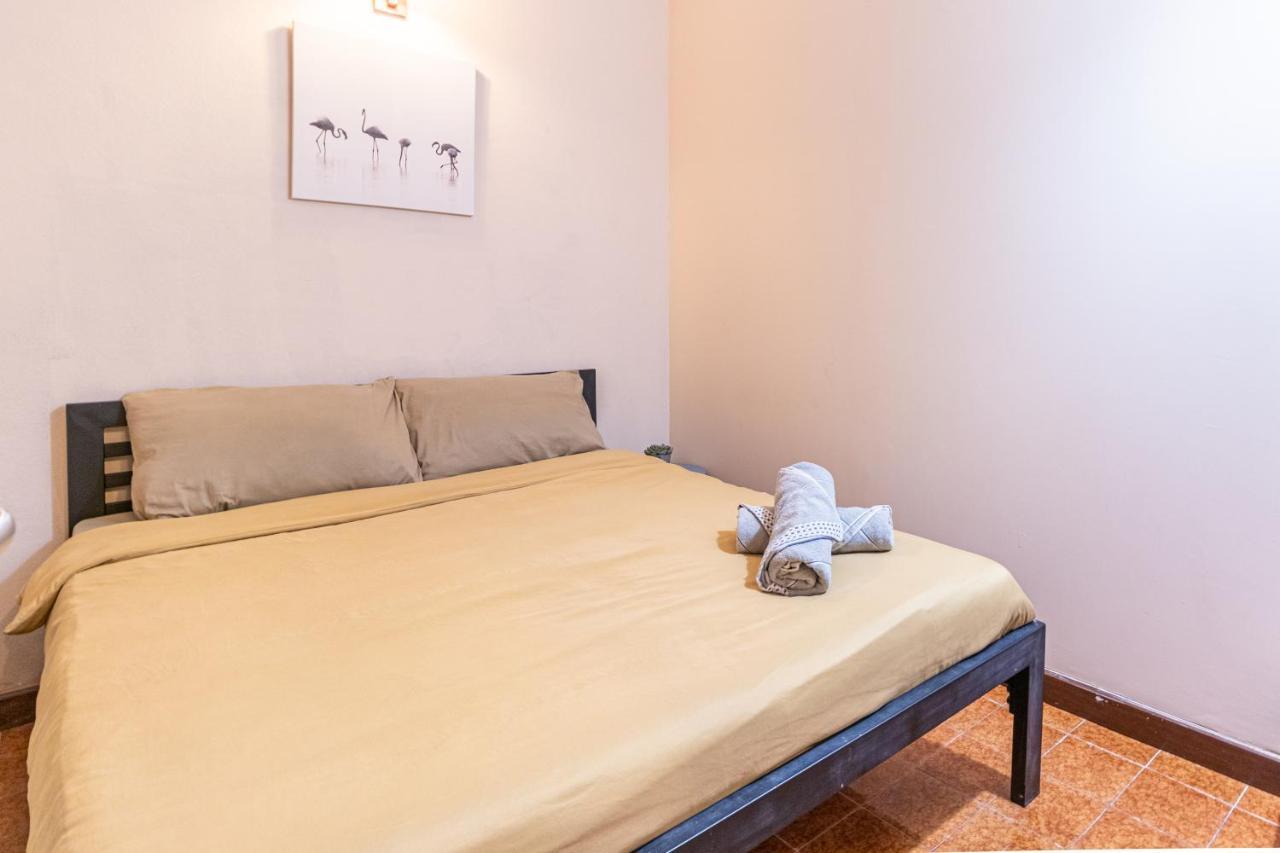 Snoozzze Hostel ใกล้รถไฟฟ้า ย่านบางรัก (Adults Only) Bangkok Dış mekan fotoğraf