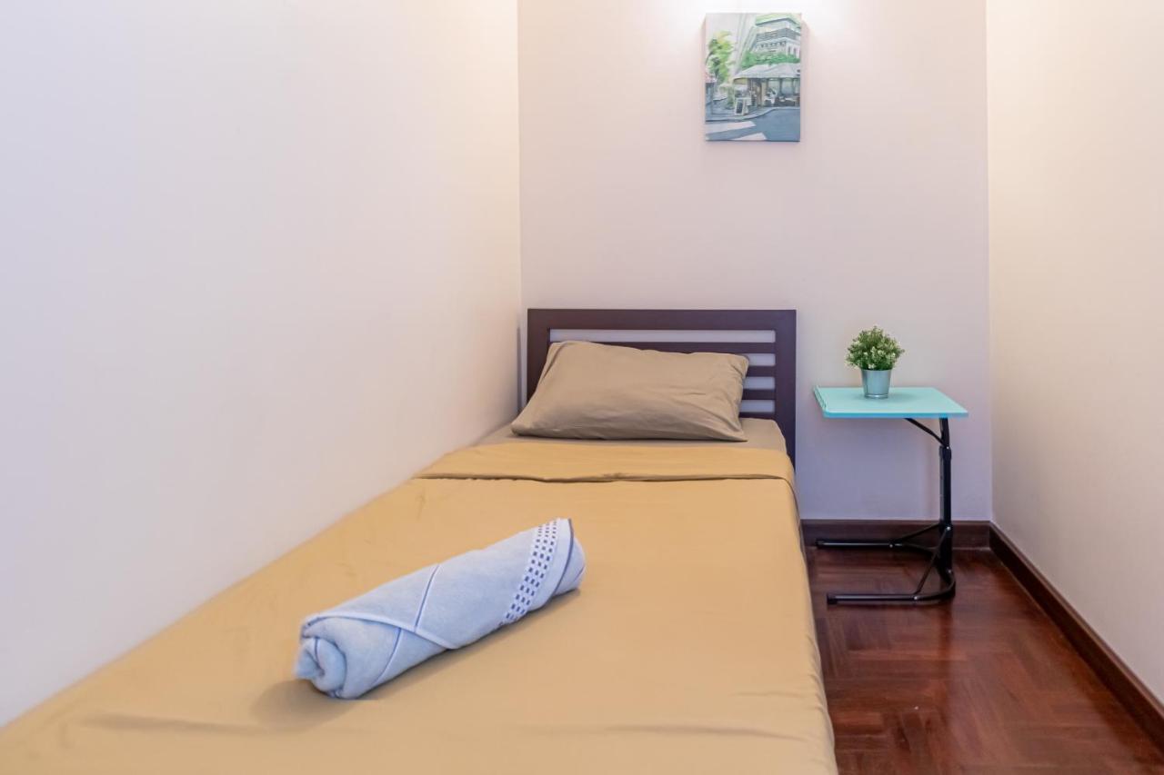 Snoozzze Hostel ใกล้รถไฟฟ้า ย่านบางรัก (Adults Only) Bangkok Dış mekan fotoğraf