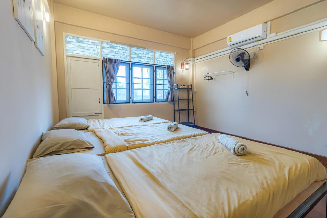 Snoozzze Hostel ใกล้รถไฟฟ้า ย่านบางรัก (Adults Only) Bangkok Dış mekan fotoğraf