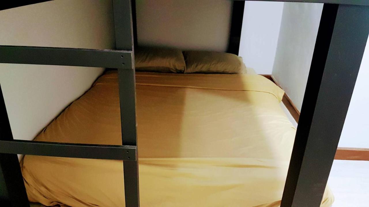 Snoozzze Hostel ใกล้รถไฟฟ้า ย่านบางรัก (Adults Only) Bangkok Dış mekan fotoğraf