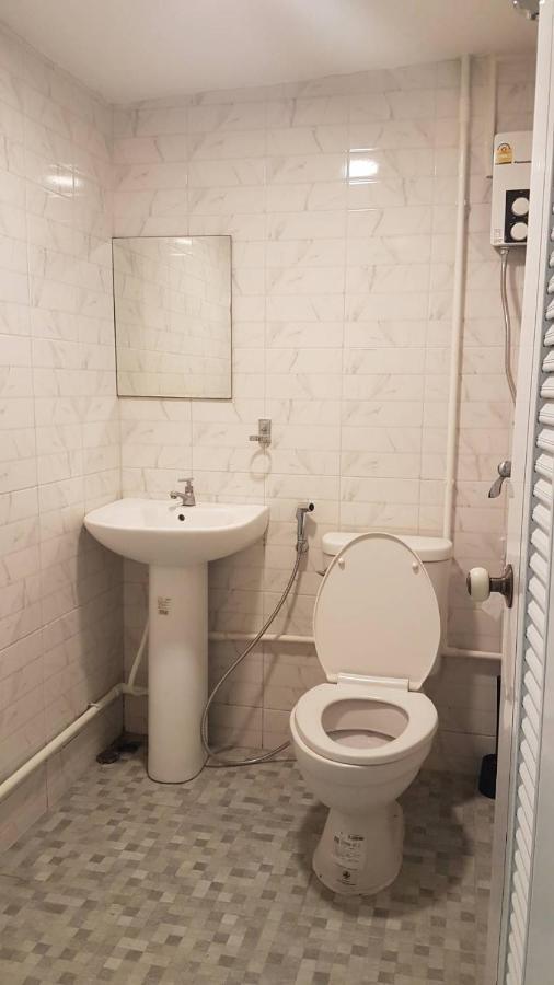 Snoozzze Hostel ใกล้รถไฟฟ้า ย่านบางรัก (Adults Only) Bangkok Dış mekan fotoğraf